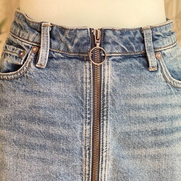 Free People We The Free Denim Mini Skirt Boho Grunge Zip Front Raw Hem Size 24 - Picture 2 of 8
